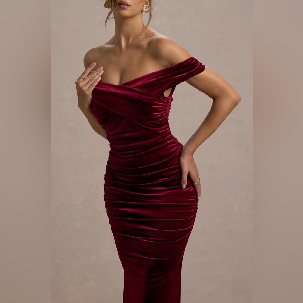 NWT Club L London US 12 Apolline Berry Velvet Off The Shoulder Ruched Maxi Dress - Picture 2 of 11